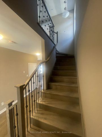Condo Townhouse For Lease | X9246367 - Photo 5