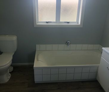 Fantastic family home in a great, quiet cul de sac location, in the... - Photo 2