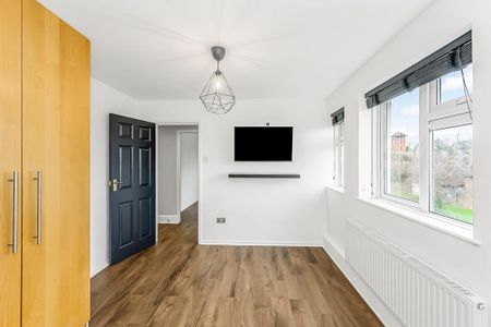 3 bedroom flat to rent - Photo 3