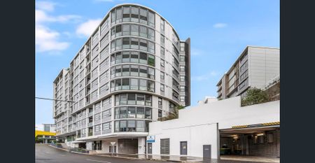 Chic 2-Bedroom Apartment with Study, Parking, Perfectly Situated in Arncliffe! - Photo 2