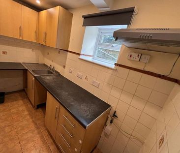 2 bedroom semi-detached house to rent - Photo 4