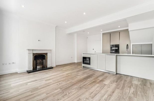 A bright and beautifully presented two bedroom apartment to rent in Chelsea, SW3. - Photo 1