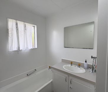 Tidy Three Bedroom In Kamo - Photo 4