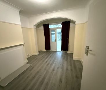 4 Bed Terraced House, Ridgeway Gardens, IG4 - Photo 5