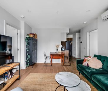 Light-Filled Apartment in Prime City Fringe Location - Photo 3