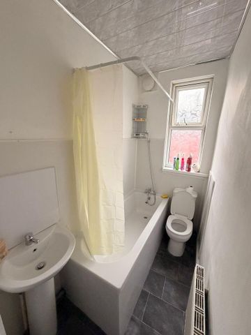 4 bedroom terraced house to rent - Photo 5