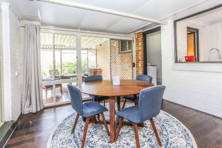 SHARE HOUSE - 1 bedroom with ensuite - Fully Furnished - Photo 4