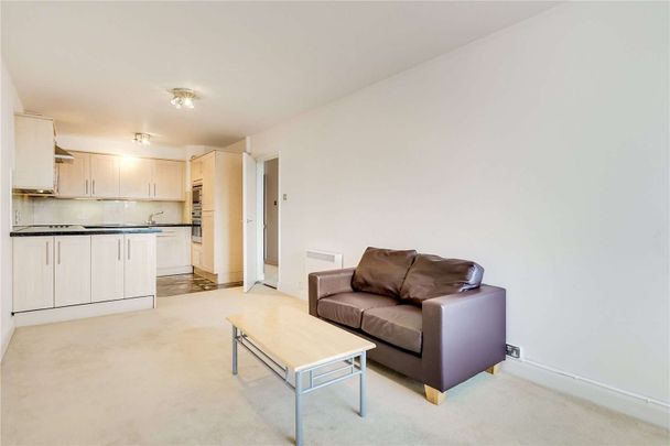 Harrier House, Sullivan Close, London, SW11 2NW - Photo 1