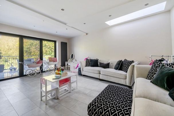 4 bedroom semi-detached house to rent - Photo 1