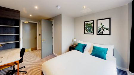 Premium En Suite 1 - Photo 2