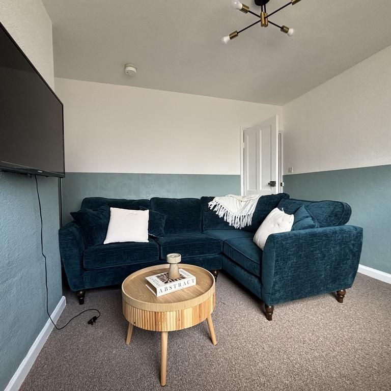 3 bedroom terraced house to rent - Photo 1