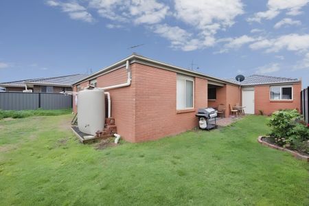 35 Drysdale Crescent, Point Cook VIC, Belconnen - Photo 2
