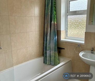 2 bedroom semi-detached house to rent - Photo 6