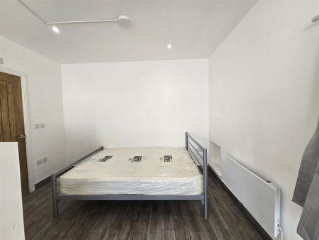 Selhurst Road, London SE25 - Photo 2