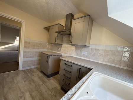 2 bedroom flat to rent - Photo 4