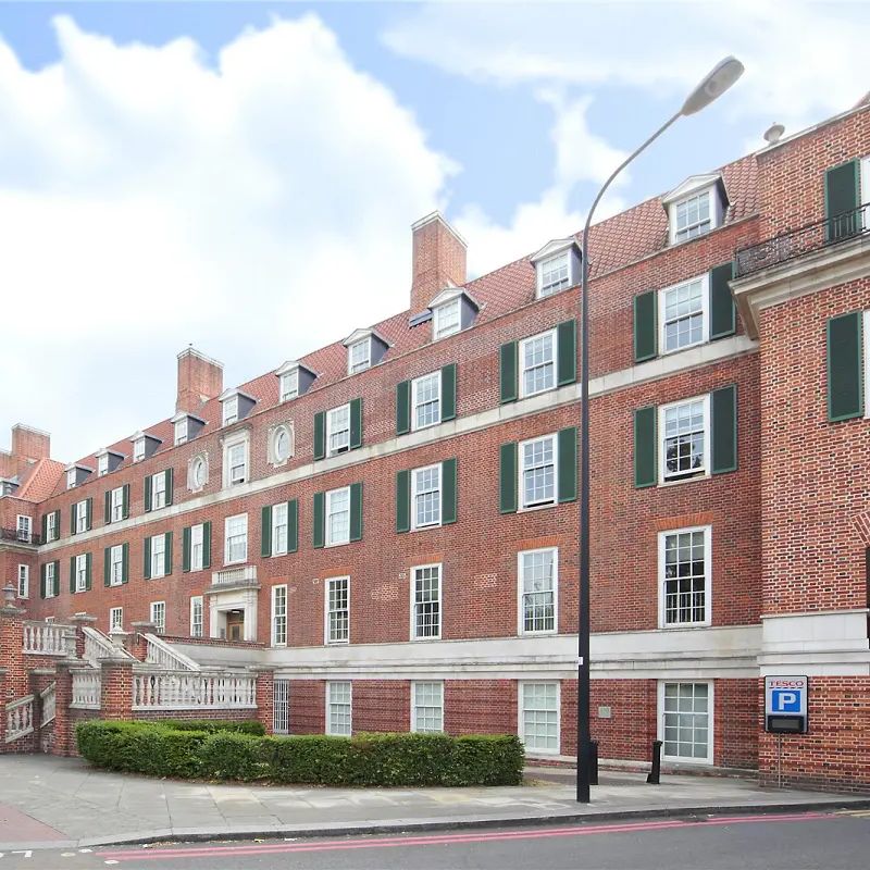 2 bedroom flat in 130 Clapham Common South Side - Photo 1