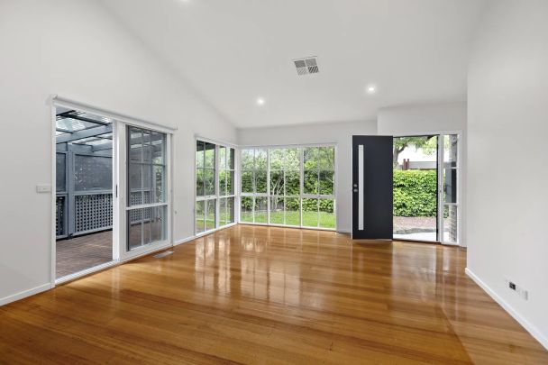 Spacious two bedroom home in the heart of Carnegie - Photo 1