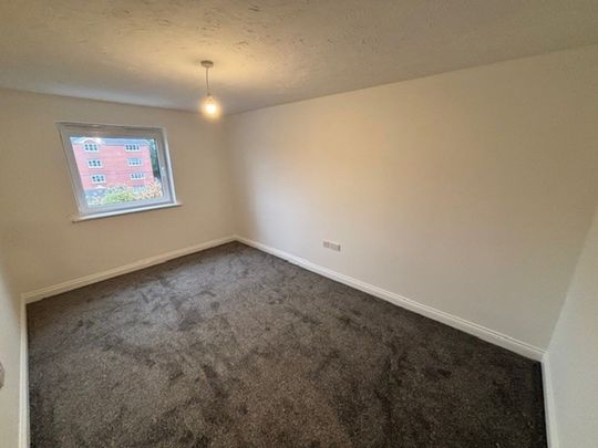 Mountbatten Close, Preston - Photo 1