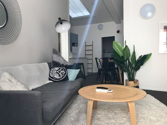 Boutique style 3 bedroom inner city oasis - Photo 1