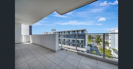 Modern Two-Bedroom Apartment in Prime Location - Photo 5