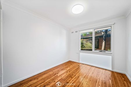 Well-Appointed 4-Bed Home Close to Shops, Schools & Transport - Photo 3