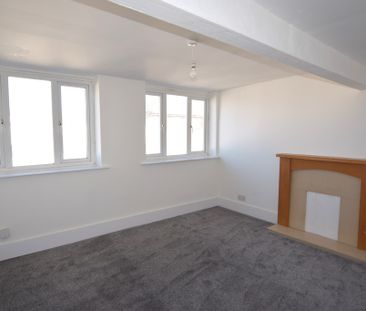 To Let 2 Bed Apartment - Photo 2