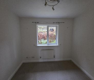 4 bedroom detached house to rent - Photo 2