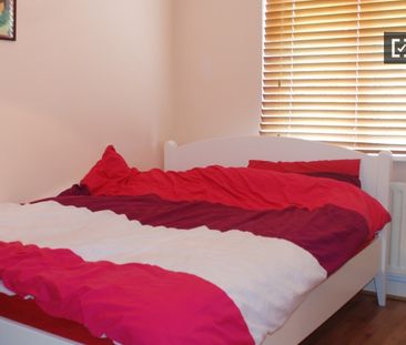 Decorated room in shared apartment in Donaghmede, Dublin - Photo 2