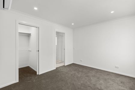 BRAND NEW MODERN AND STYLISH TOWNHOUSE - PRIME MOUNT HUTTON POSITION - Photo 2