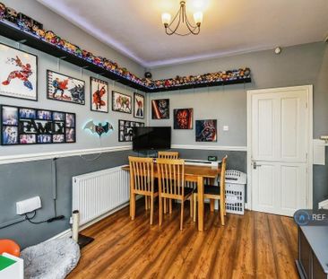 2 bedroom terraced house to rent - Photo 4