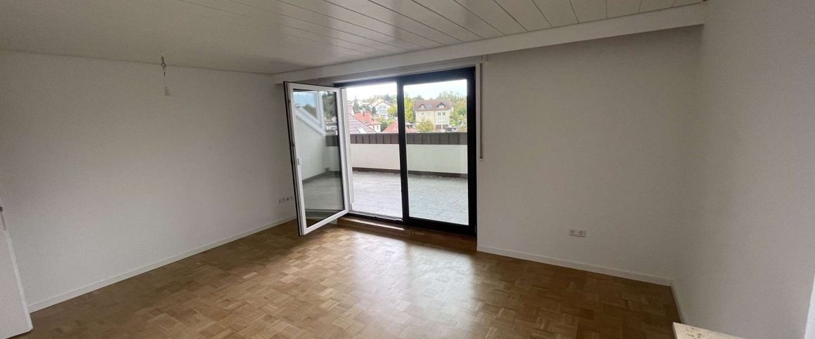 Hochwertig renovierte 2,5-Zimmer-Wohnung mit großer Loggia, Einbauküche und Toplage in Ispringen - Foto 1