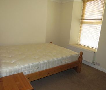 2 bedroom ground floor flat to rent - Photo 2