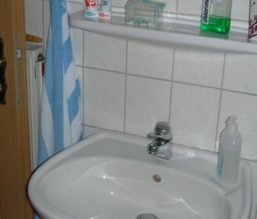 Helles Apartment für Studenten mit Einbauküche und Stellplatz - Photo 4