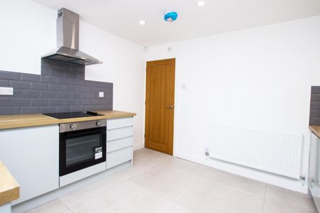 2 bedroom House To Let Total Size: 765 SQ FT - Photo 5