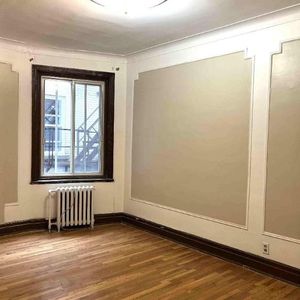 PRES DU METRO SNOWDON 2 CHAMBRES FERMEES- RENOVE - Photo 2