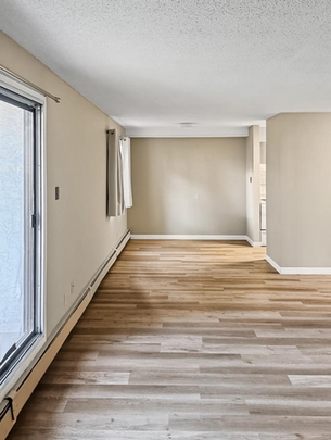 NAITside Court III Apartments - Photo 1