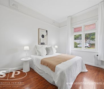 Gorgeous Family Home in Coveted Pocket of Homebush West - Photo 4