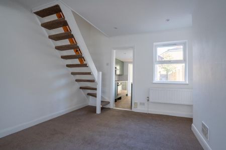 2 bedroom terraced house to rent - Photo 3