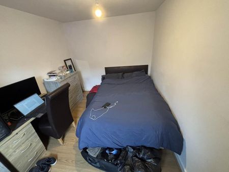 6 bedroom house to rent - Photo 2