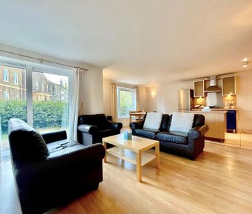 2 bedroom flat to rent - Photo 2