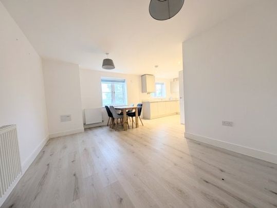 Fontwell 2 bedroom flat to rent - Photo 1