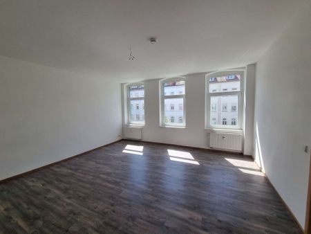 JETZT ins neue zu Hause - teilsanierte 3-Raum-Wohnung im 2.OG - Auenstraße - Photo 2