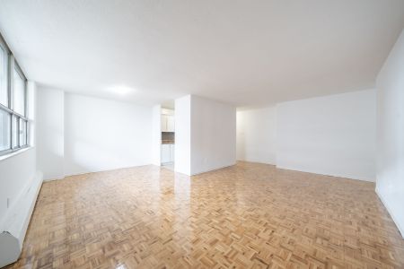 For Lease - 5 Glamorgan Avenue Unit# 313, Toronto, Ontario - Photo 3