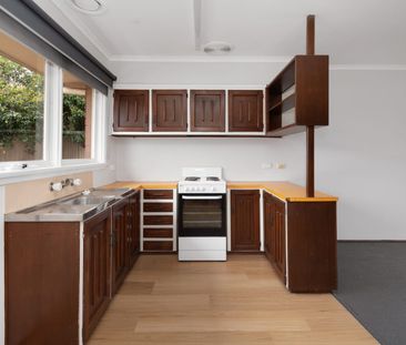 REFURBISHED ONE BEDROOM FLAT NEAR BALLARAT MINERDOME - Photo 3