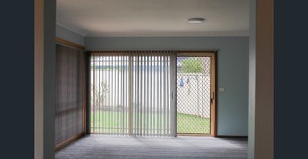 Spacious Family Townhouse - Photo 4