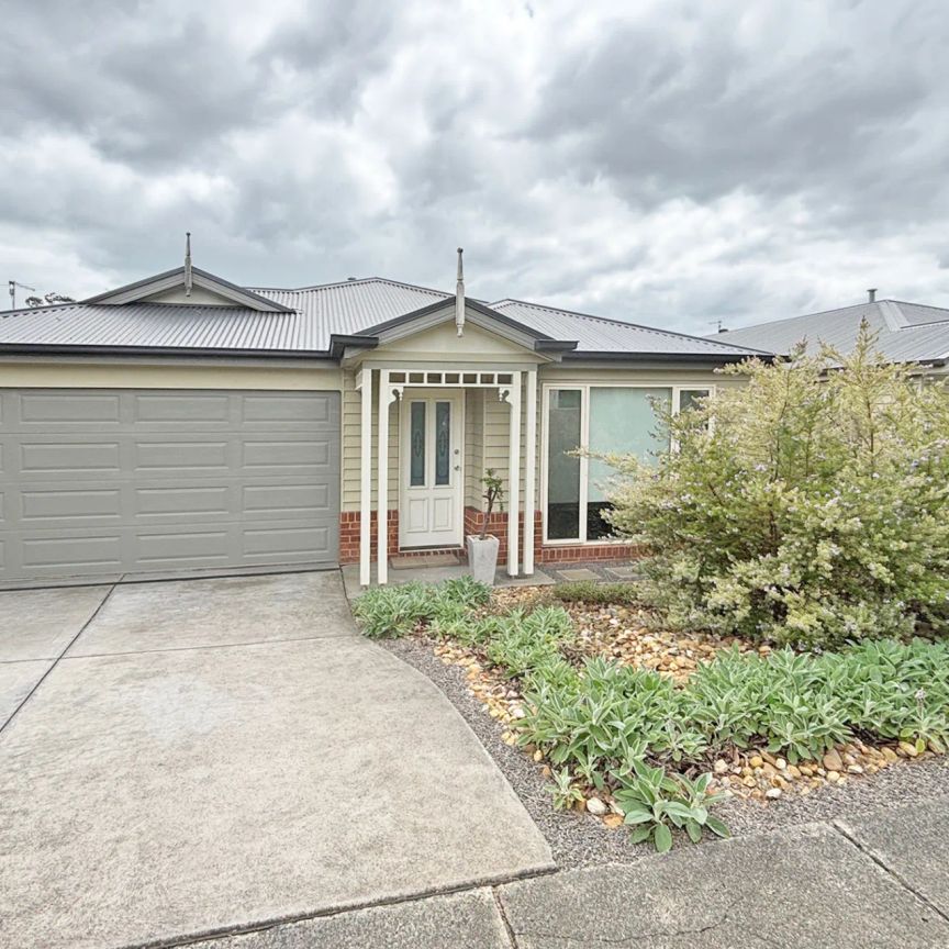 Stylish Townhouse - Photo 1