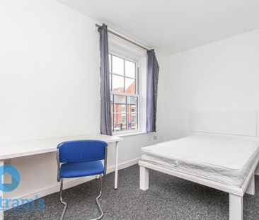 5 bed Apartment for Rent - Photo 4