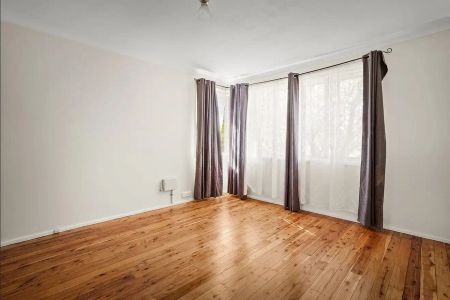 “Beautiful 3 bedroom Home” - Photo 3