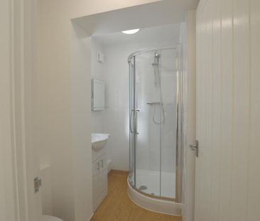 1 bedroom in a house share to rent - Photo 6