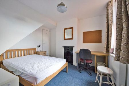 4 bedroom terraced house to rent - Photo 4